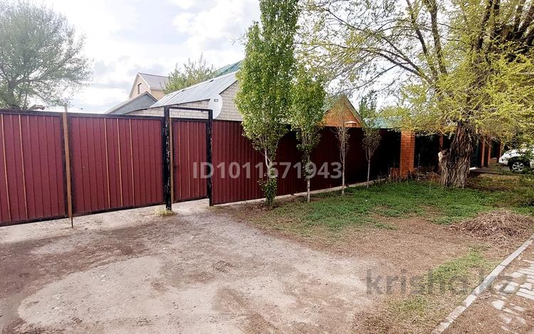 Отдельный дом · 3 комнаты · 80 м² · 5 сот., Махамбет Утемисова 121 за 14 млн ₸ в Актобе, мкр. Курмыш — фото 2