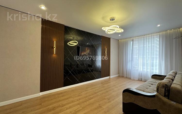 2-комнатная квартира · 65 м² · 12/18 этаж, Е-36 5 за 350 000 ₸ в Астане, Нура р-н — фото 2