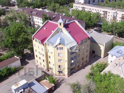 6-комнатная квартира · 250 м² · 2/5 этаж, Саттара Ерубаева 51/1 за 135 млн ₸ в Караганде, Казыбек би р-н