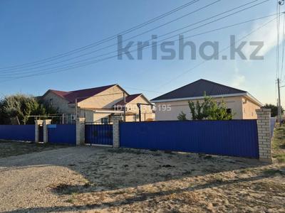 Продажа домов и дачи в Атырауской обл.: Отдельный дом · 5 комнат · 200 м² · 1100 сот., Жумалиев жолдас 853б за 35 млн 〒 Отдельный дом · 5 комнат · 200 м² · 1100 сот., Жумалиев жолдас 853б за 35 млн 〒 в