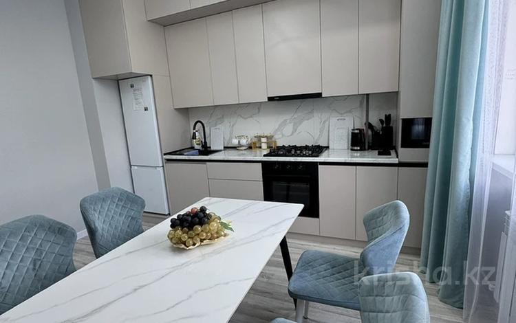 2-комнатная квартира · 70 м², мкр Самал, Мкрн Самал 60/4 за 15 000 ₸ в Атырау — фото 19
