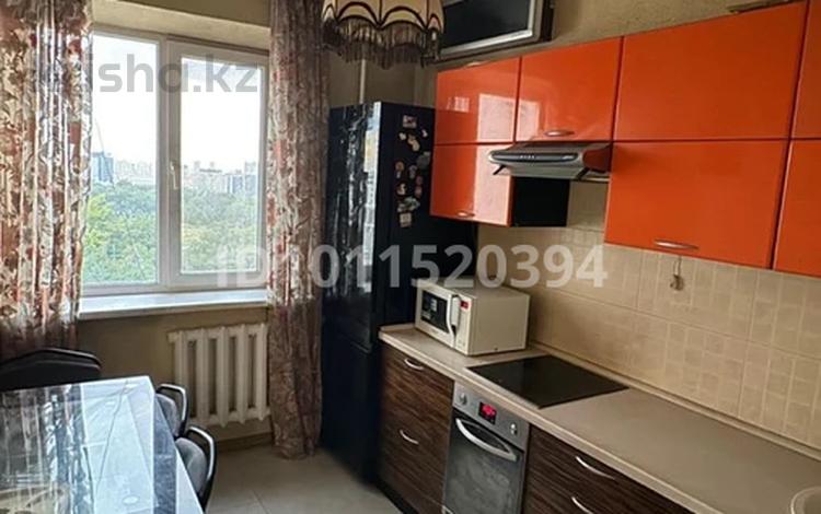 3-бөлмелі пәтер · 70 м² · 11/14 қабат, мкр Самал-1 33, бағасы: 400 000 ₸ в Алматы, Медеуский р-н — фото 2