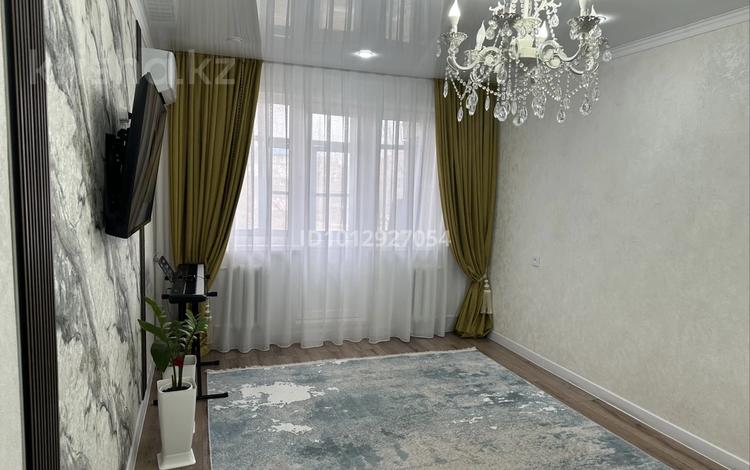 3-комнатная квартира · 63 м² · 3/5 этаж, абая 51 за 20 млн ₸ в Уральске, мкр Школьник — фото 2