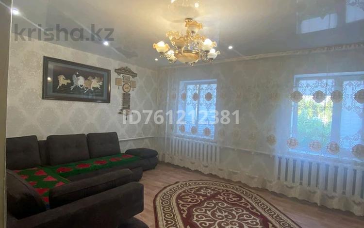 Часть дома · 4 комнаты · 75 м² · 10 сот., Бауыржан Момышулы 5/1 — Баймырза (Покорное) от Темиртау 12 км за 6.5 млн 〒 — фото 2