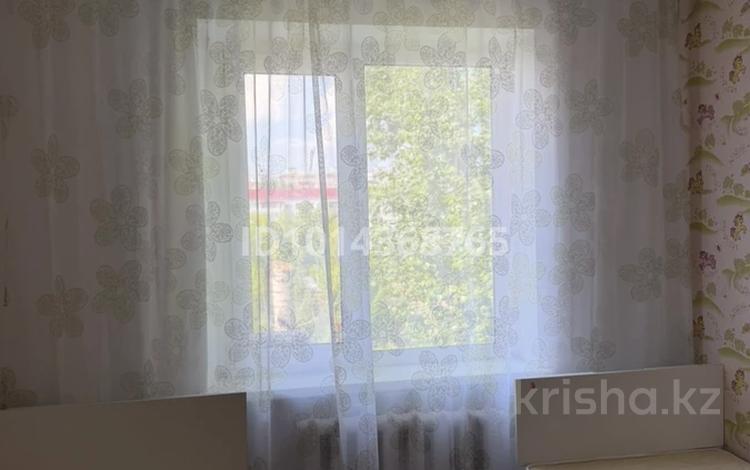 3-комнатная квартира · 65 м² · 5/5 этаж, 4 микрорайон 7 — СОШ 3 , казпочта за 200 000 ₸ в Аксае — фото 2