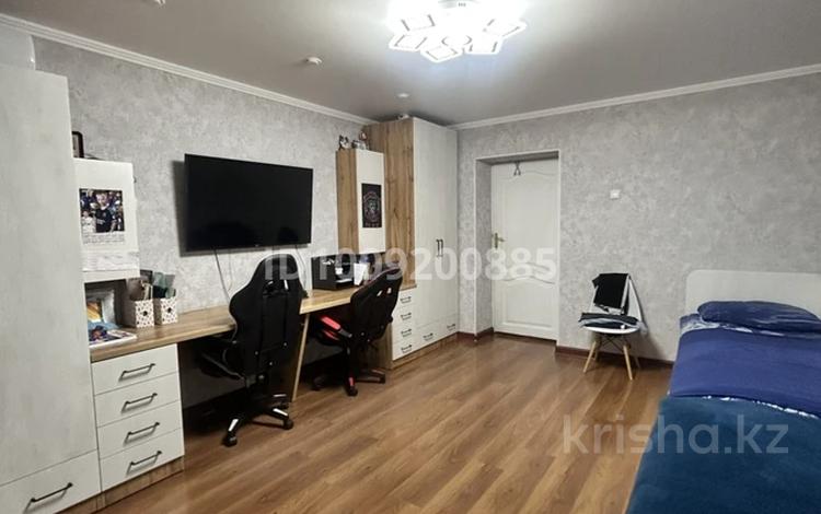 3-бөлмелі пәтер · 74.9 м² · 5/5 қабат, мкр Михайловка , Аманжолова 43, бағасы: 27.5 млн ₸ в Караганде, Казыбек би р-н — фото 4