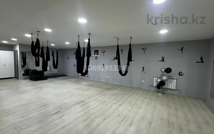 Салоны красоты, фитнес и спорт, студии · 76.4 м² за 100 000 〒 в Караганде, Казыбек би р-н — фото 17
