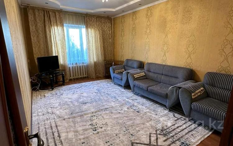 2-комнатная квартира, 52 м², 2/5 этаж помесячно, мкр Сайрам за 130 000 〒 в Шымкенте, Енбекшинский р-н — фото 2