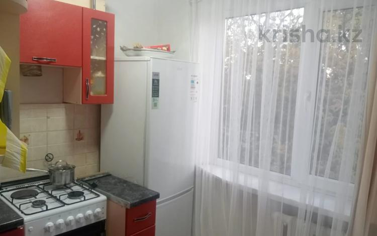 3-бөлмелі пәтер, 47 м², 3/5 қабат, Майкудук, 15й микрорайон 5, бағасы: 15 млн 〒 в Караганде, Алихана Бокейханова р-н — фото 2