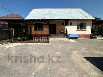 Отдельный дом · 4 комнаты · 120 м² · 9 сот., мкр Акбулак, Аханова 32/7 — Напротив Алматы арена за 135 млн ₸ в Алатауский р-н