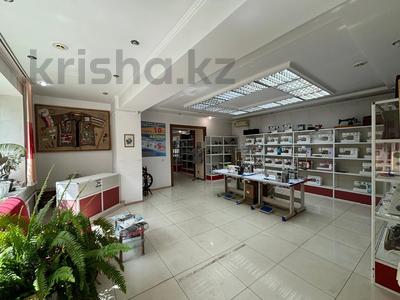 Свободное назначение, офисы, магазины и бутики, склады, общепит, салоны красоты, бани, гостиницы и зоны отдыха, медцентры и аптеки, образование, развлечения · 150 м² за 84 млн 〒 в Усть-Каменогорске