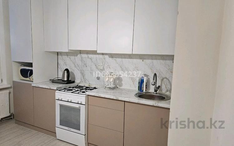 2-комнатная квартира, 74 м², 4/9 этаж помесячно, мкр Сары Арка, Исатая 58 — Площадь Махамбета и Исатая