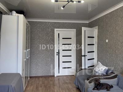 2-бөлмелі пәтер · 43.8 м² · 1/5 қабат, 16-шағынаудан 9 — парк, школа 76, бағасы: 9.5 млн ₸ в Караганде, Алихана Бокейханова р-н
