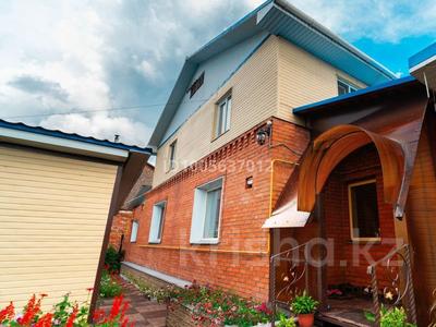 Отдельный дом · 9 комнат · 215 м² · 5.2 сот., Ленинский район 81 — Московская - Кольцевой переулок за 85 млн 〒 в Омске