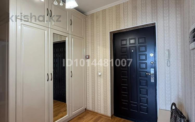 2-комнатная квартира · 69.5 м² · 16/17 этаж, мкр Мамыр-1 29 за 300 000 ₸ в Алматы, Ауэзовский р-н — фото 2