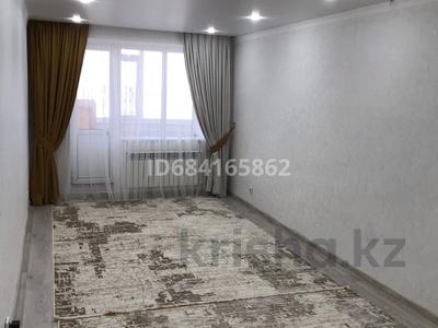 2-комнатная квартира, 70 м², 9/9 этаж, мкр Болашак за 20.5 млн 〒 в Актобе, мкр Болашак