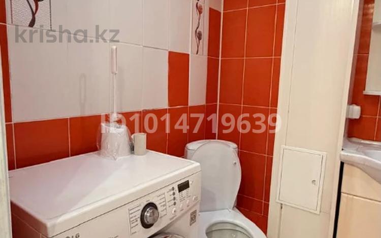 2-комнатная квартира · 60 м² · 5/5 этаж, мкр Центральный 11 за 200 000 ₸ в Атырау — фото 5