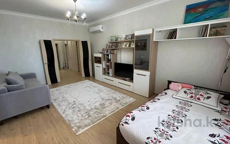 1-бөлмелі пәтер · 55 м² · 5/8 қабат, Кабанбай батыра 7, бағасы: ~ 43 млн ₸ в Астане, Нура р-н — фото 2