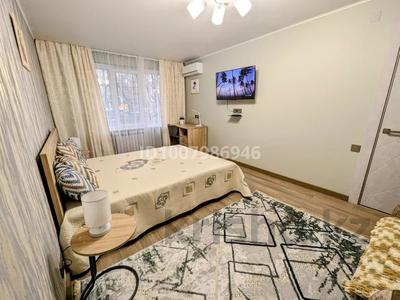 1-комнатная квартира · 35 м² · 3/5 этаж, Хиуаз Доспановой 102/1 — Сити центр, универмаг , Алем Плаза за 10 000 ₸ в Уральске, мкр Школьник
