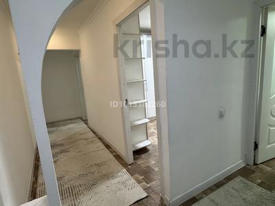 3-бөлмелі пәтер · 65 м² · 4/5 қабат, мкр Аксай-2 16, бағасы: 300 000 ₸ в Алматы, Ауэзовский р-н