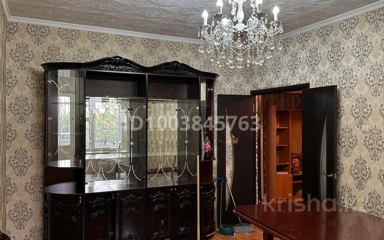 4-комнатная квартира · 100 м² · 5/5 этаж, Бауыржан Момышулы 10мкр 40 за 110 000 〒 в Таразе — фото 2