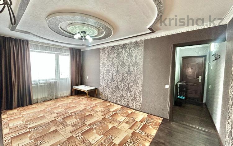3-комнатная квартира · 48 м² · 4/5 этаж, мкр Юго-Восток, проспект Республики за 17 млн ₸ в Караганде, Казыбек би р-н — фото 2