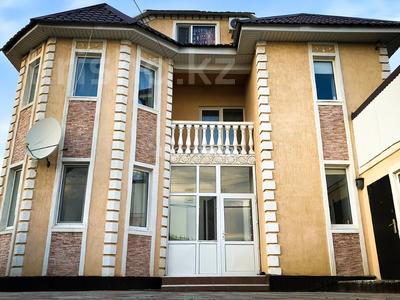 Отдельный дом · 8 комнат · 400 м² · 7.5 сот., мкр Кадыра Мырза-Али, Дархан 57/1 — Алаш / Евразийская за 69 млн 〒 в Уральске