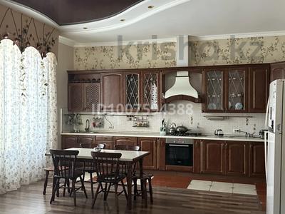 Отдельный дом · 10 комнат · 600 м², Даумова 77 — Парк Кирова за 2 млн 〒 в Уральске