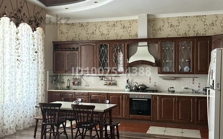 Отдельный дом · 10 комнат · 600 м² · 12 сот., Даумова 77 — Парк Кирова за 1.5 млн ₸ в Уральске — фото 2