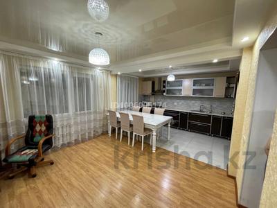 4-комнатная квартира · 80 м² · 2/5 этаж, Молдагулова 26 — Район Петровского за 27 млн ₸ в Уральске