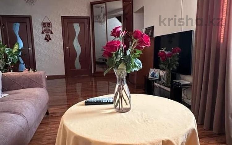 Отдельный дом · 6 комнат · 340.9 м² · 12 сот., мкр Жеруйык 15 за 68 млн 〒 в Атырау — фото 2