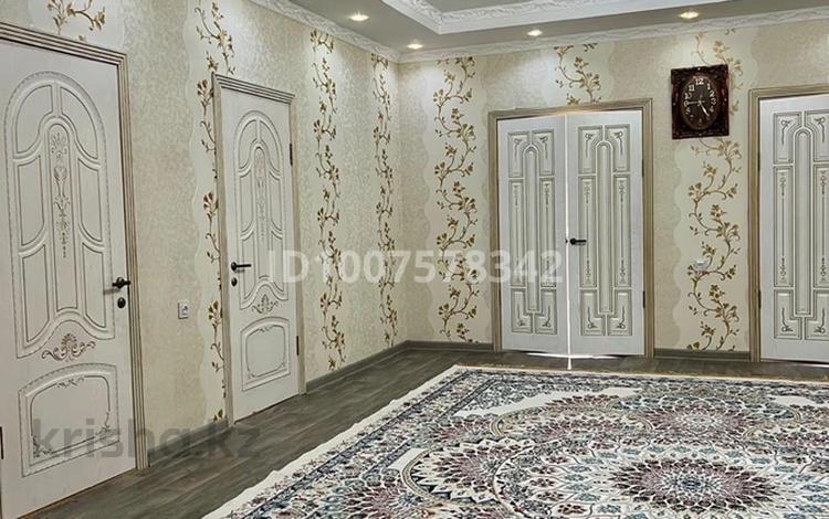 Дом · 10 комнат · 242 м², Жібек жолы 57 за 170 000 〒 в Конаеве — фото 3