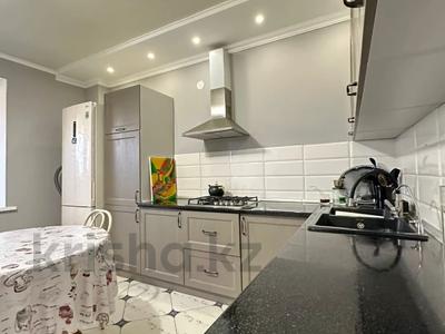 2-бөлмелі пәтер · 85.7 м² · 2/5 қабат, Авиатор 1к, бағасы: 28.5 млн ₸ в Актобе, мкр Авиатор