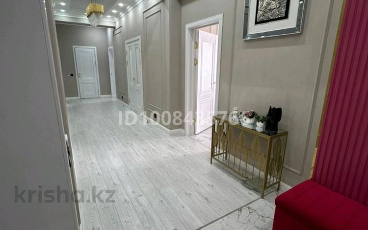 3-комнатная квартира · 118 м² · 11/14 этаж, 17-й мкр 6 за 62 млн ₸ в Актау — фото 2