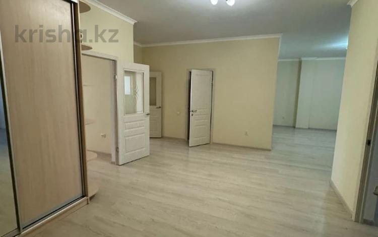 3-комнатная квартира, 165 м², 4/4 этаж, Газизы Жубановой за 56 млн 〒 в Актобе — фото 2