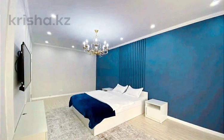 3-бөлмелі пәтер · 130 м² · 8/15 қабат, 17-ш/а., ​17-й микрорайон 6 — МОРЕ,АКВАПАРК,ХАЛЫК АРЕНА,ЦЕНТР ГОРОДА, бағасы: 25 000 ₸ в Актау, 17-й мкр — фото 2