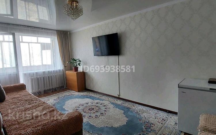 2-комнатная квартира · 42.6 м² · 2/5 этаж, Народная 86 — 14 мкр за 15.5 млн ₸ в Семее — фото 2
