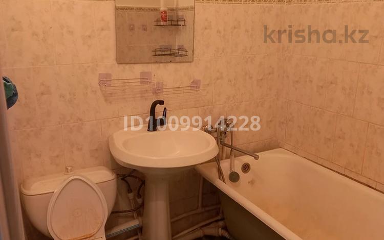 1-комнатная квартира · 48 м² · 3/5 этаж, Деева 15 — 8 школа за 130 000 ₸ в Жезказгане — фото 2