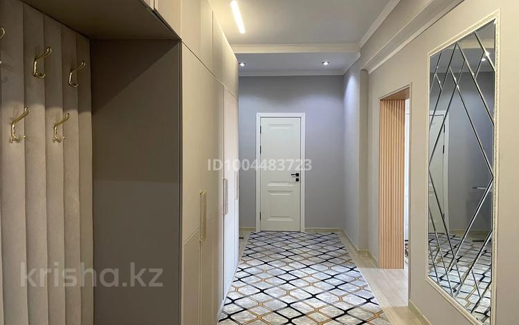 2-бөлмелі пәтер · 79 м² · 4/4 қабат, Дүйсен баянова 172 13, бағасы: 28 млн ₸ в Таразе — фото 2