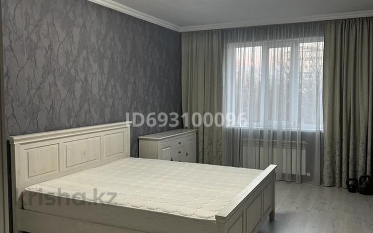 3-бөлмелі пәтер, 85 м², 3/10 қабат ай сайын, Сатпаева 30А, бағасы: 250 000 〒 в Таразе — фото 2