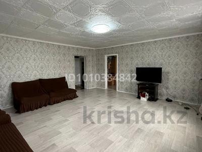 Отдельный дом · 4 комнаты · 180 м² · 15 сот., Центральная 46 — Находится за кафе-магазином "Бирлик" за 19 млн 〒 в Семее