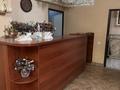Свободное назначение, офисы, магазины и бутики, склады, салоны красоты, фитнес и спорт, медцентры и аптеки, образование, развлечения, конференц-залы, кабинеты и рабочие места, студии · 700 м² за 2.1 млн ₸ в Таразе — фото 4