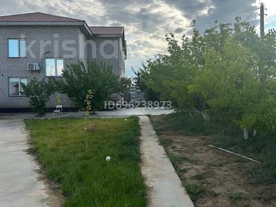 Продажа домов и дачи в Атырауской обл.: Часть дома · 5 комнат · 180 м² · 10 сот., Атаконыс 831а за 25 млн 〒 Часть дома · 5 комнат · 180 м² · 10 сот., Атаконыс 831а за 25 млн 〒 в