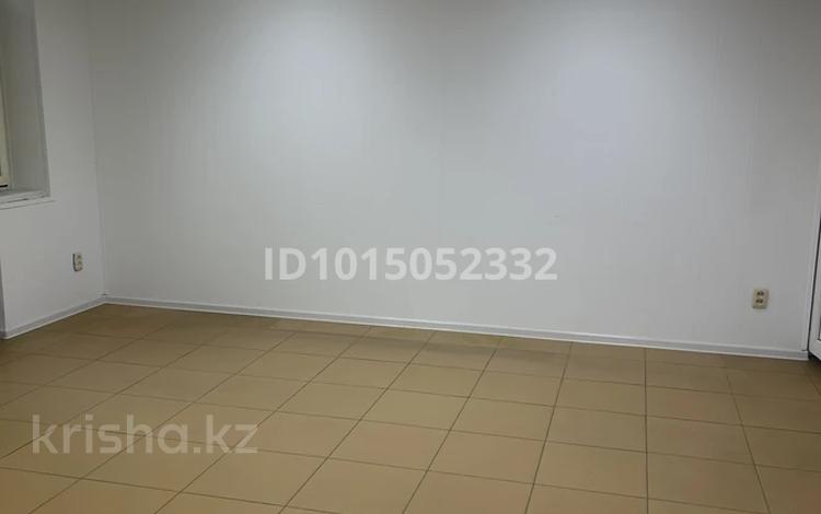 Свободное назначение, офисы, магазины и бутики, образование, студии · 60 м² за 350 000 ₸ в Актобе, мкр 8 — фото 2