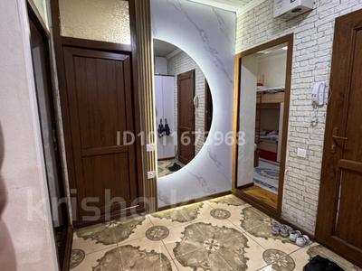 3-бөлмелі пәтер · 64 м² · 1/6 қабат, Анарова 8 — Гостиница Дора, бағасы: 23 млн ₸ в Шымкенте, Аль-Фарабийский р-н