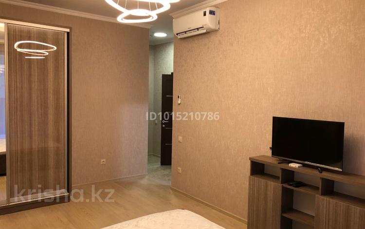 1-комнатная квартира · 40 м² · 10/14 этаж, проспект Абая 109/6 за 350 000 ₸ в Алматы, Алмалинский р-н — фото 7