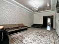 2-комнатная квартира · 70 м² · 6/10 этаж · помесячно, Алии Молдагуловой 30б — Стадион , Летный, ЖД Управление за 250 000 〒 в Актобе — фото 2