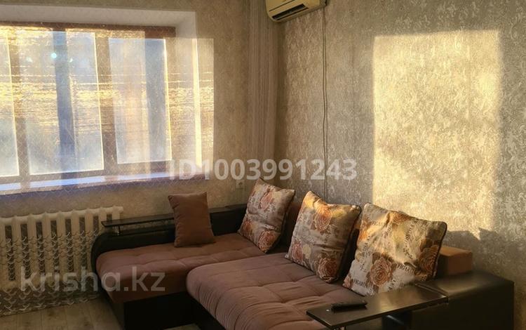 2-бөлмелі пәтер · 65 м² · 2/5 қабат, Айгүл ш/а, Чуйкова 61/1 — 16школа, бағасы: 150 000 ₸ в Уральске, мкр Айгуль — фото 2