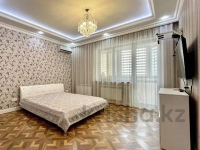 1-комнатная квартира, 45 м², 1/4 этаж посуточно, Алихана Бокейханова за 13 000 〒 в Астане, Есильский р-н