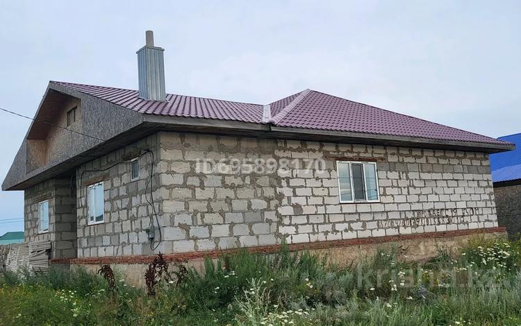 Отдельный дом · 4 комнаты · 180 м² · 10 сот., Сара Жиенкулова 14 за 18 млн 〒 в Тайтобе — фото 2